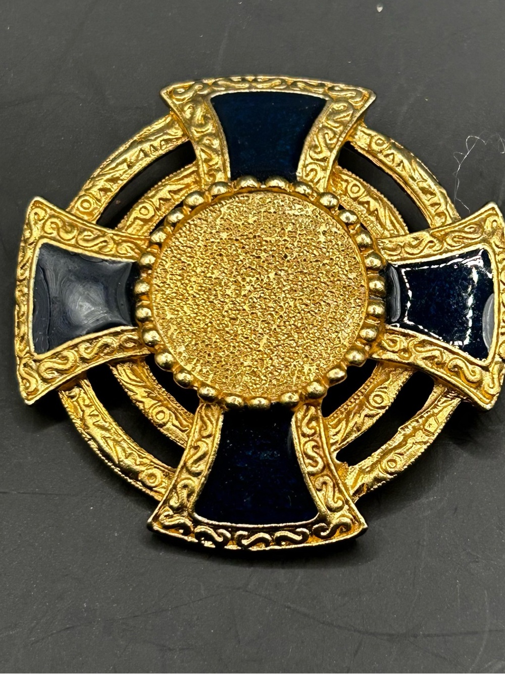 Vintage brooch black and gold